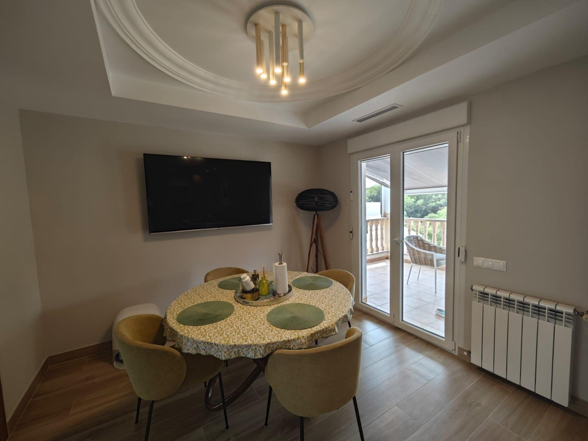 Se vende Villa - Chalet de 4 dormitorios en Costa Blanca, Alicante, España