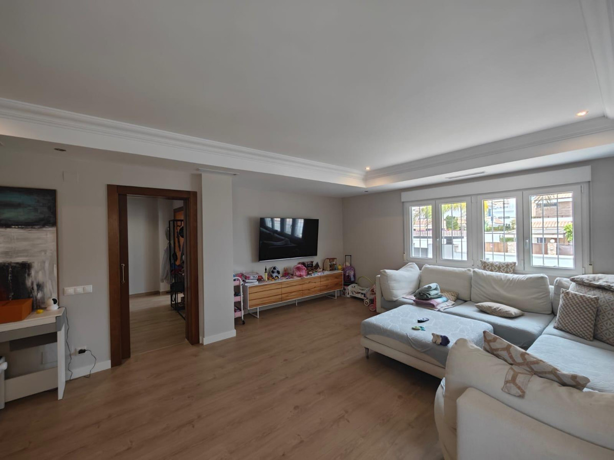 Se vende Villa - Chalet de 4 dormitorios en Costa Blanca, Alicante, España