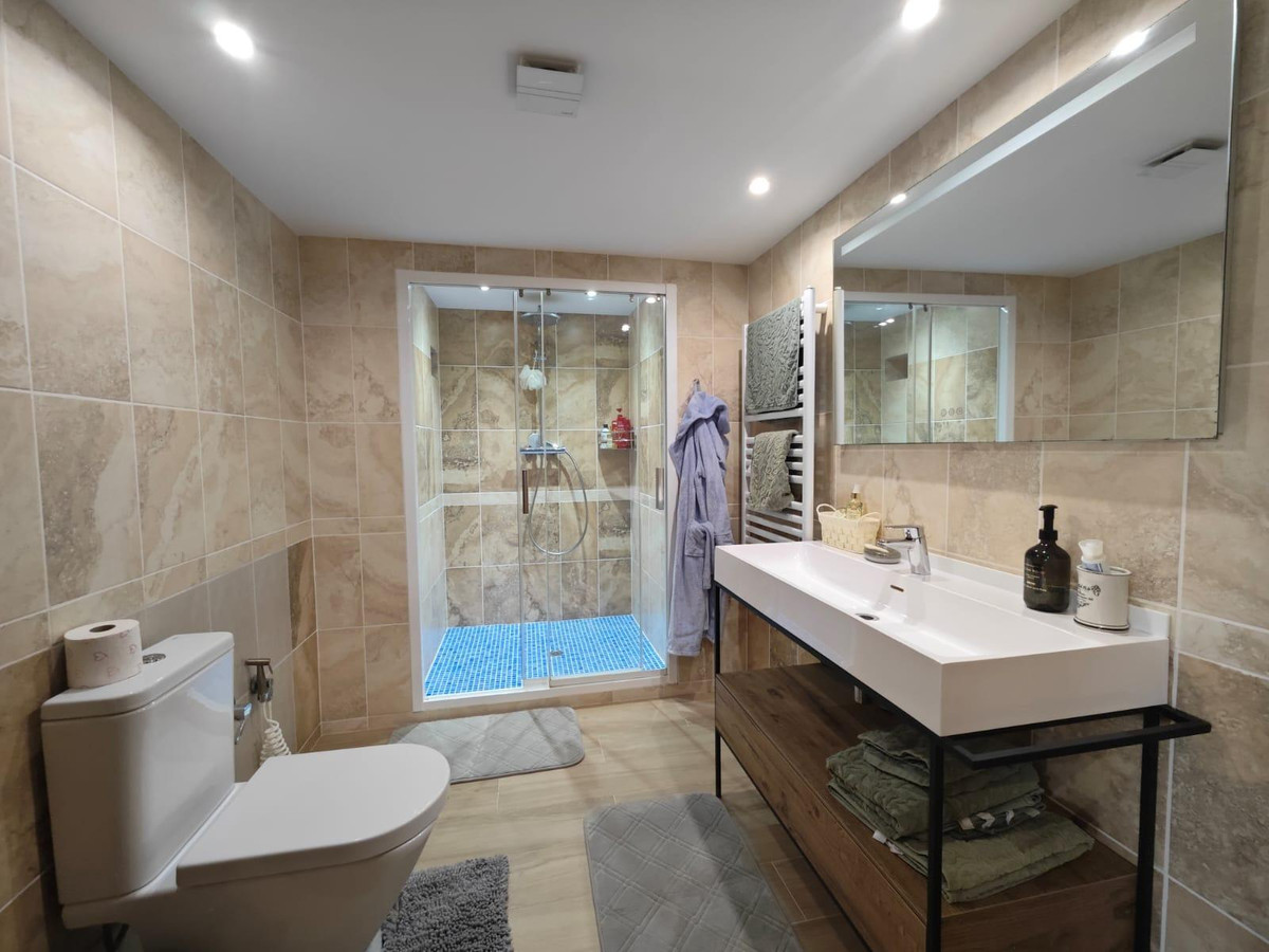 Se vende Villa - Chalet de 4 dormitorios en Costa Blanca, Alicante, España