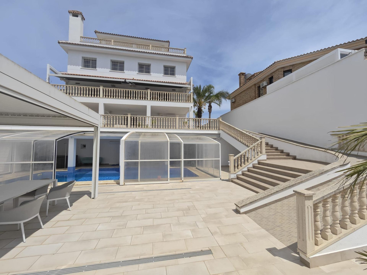Se vende Villa - Chalet de 4 dormitorios en Costa Blanca, Alicante, España