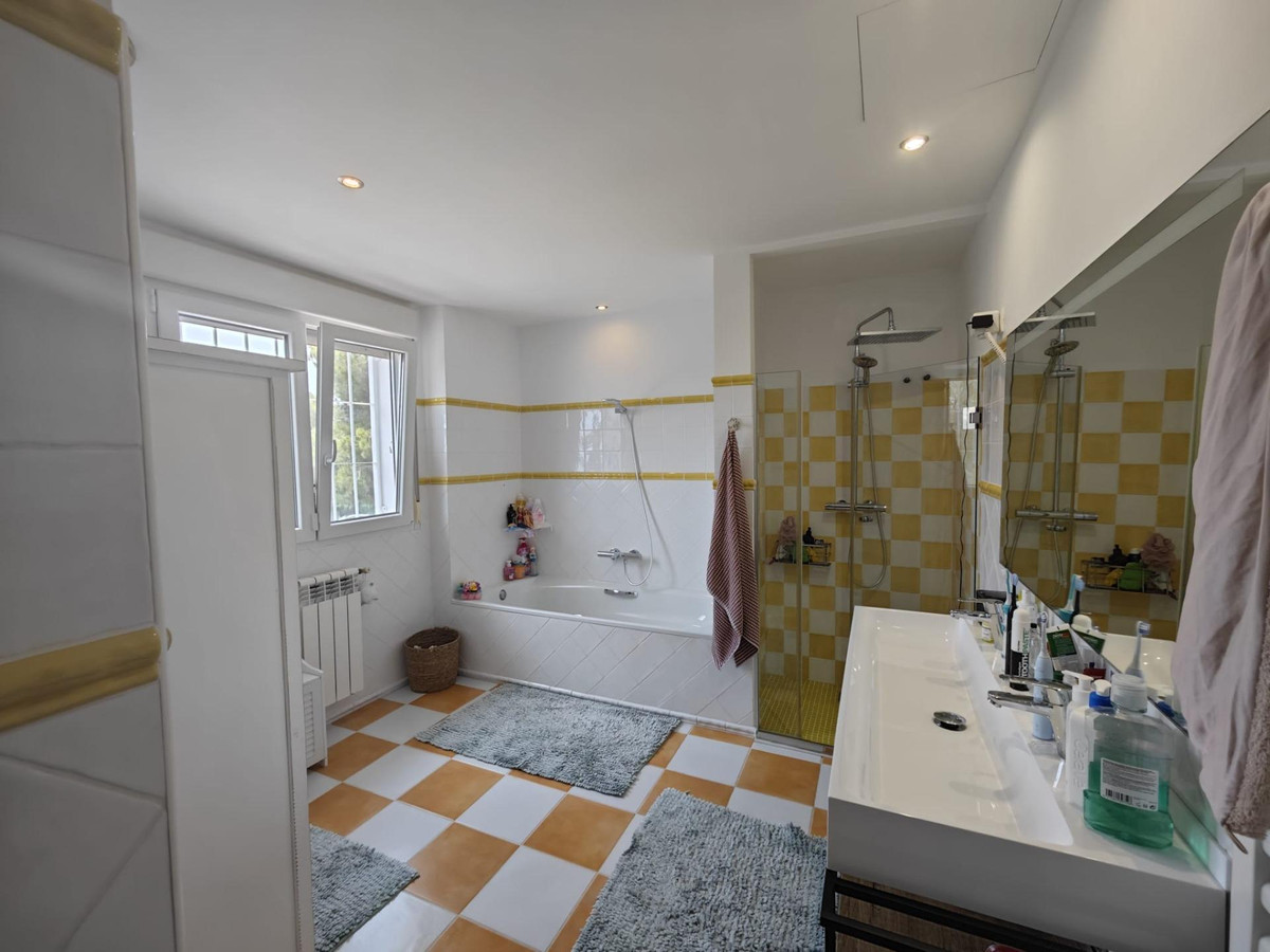 Se vende Villa - Chalet de 4 dormitorios en Costa Blanca, Alicante, España