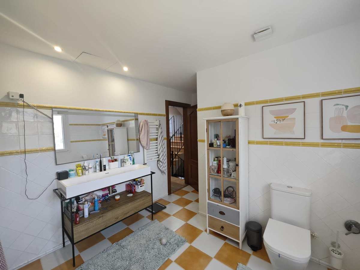 Se vende Villa - Chalet de 4 dormitorios en Costa Blanca, Alicante, España