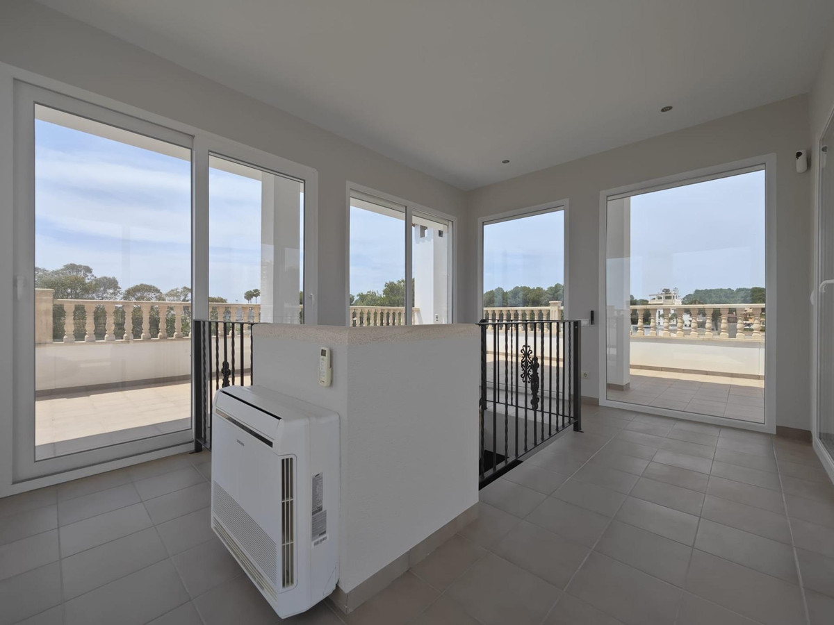 Se vende Villa - Chalet de 4 dormitorios en Costa Blanca, Alicante, España