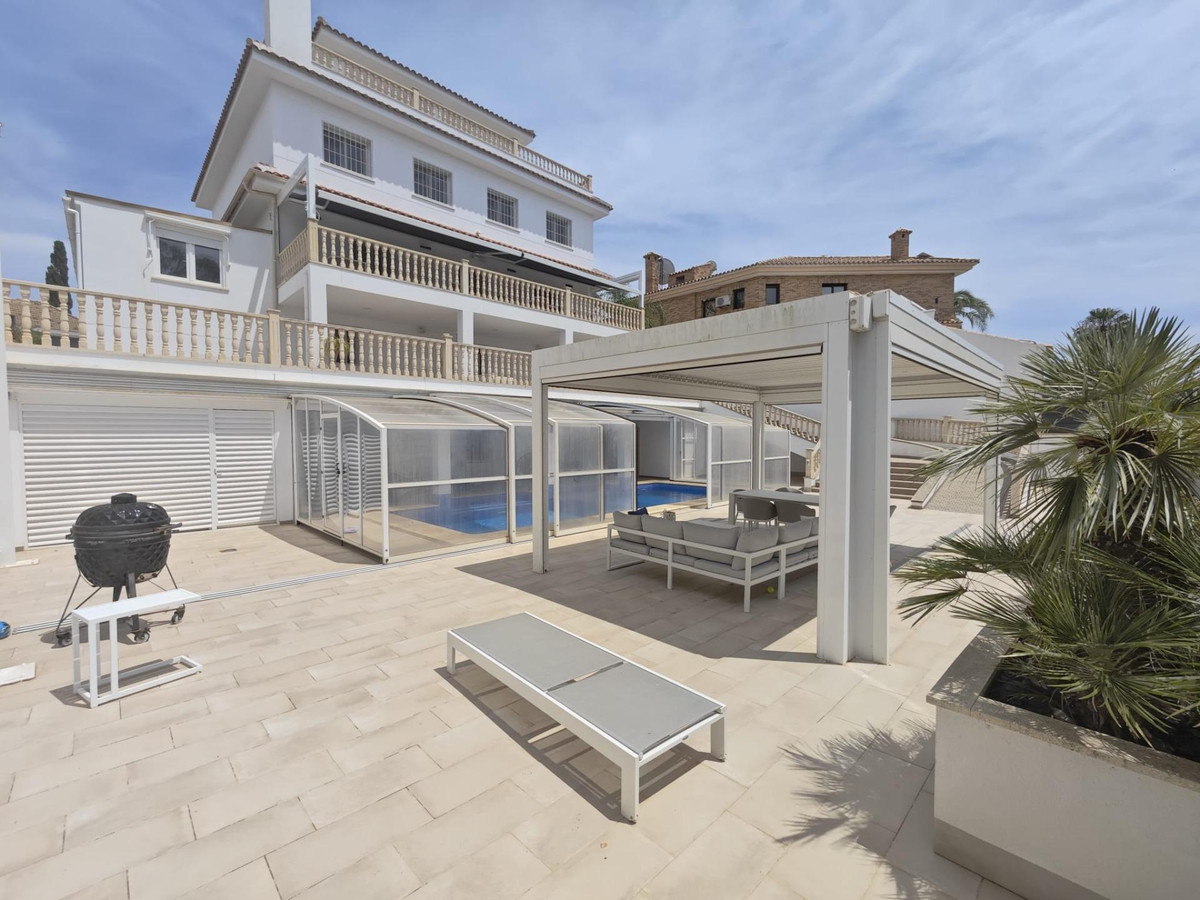 Se vende Villa - Chalet de 4 dormitorios en Costa Blanca, Alicante, España