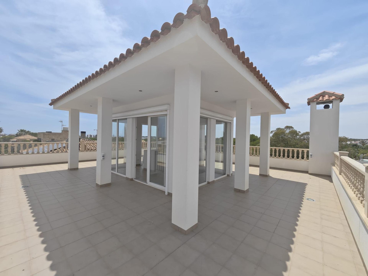 Se vende Villa - Chalet de 4 dormitorios en Costa Blanca, Alicante, España