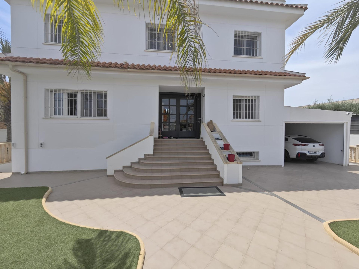 Se vende Villa - Chalet de 4 dormitorios en Costa Blanca, Alicante, España