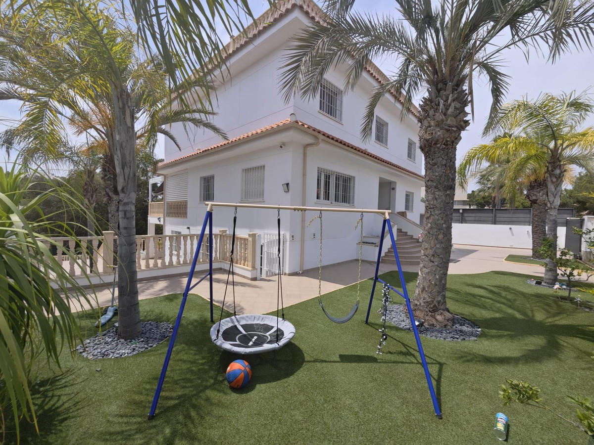 Se vende Villa - Chalet de 4 dormitorios en Costa Blanca, Alicante, España