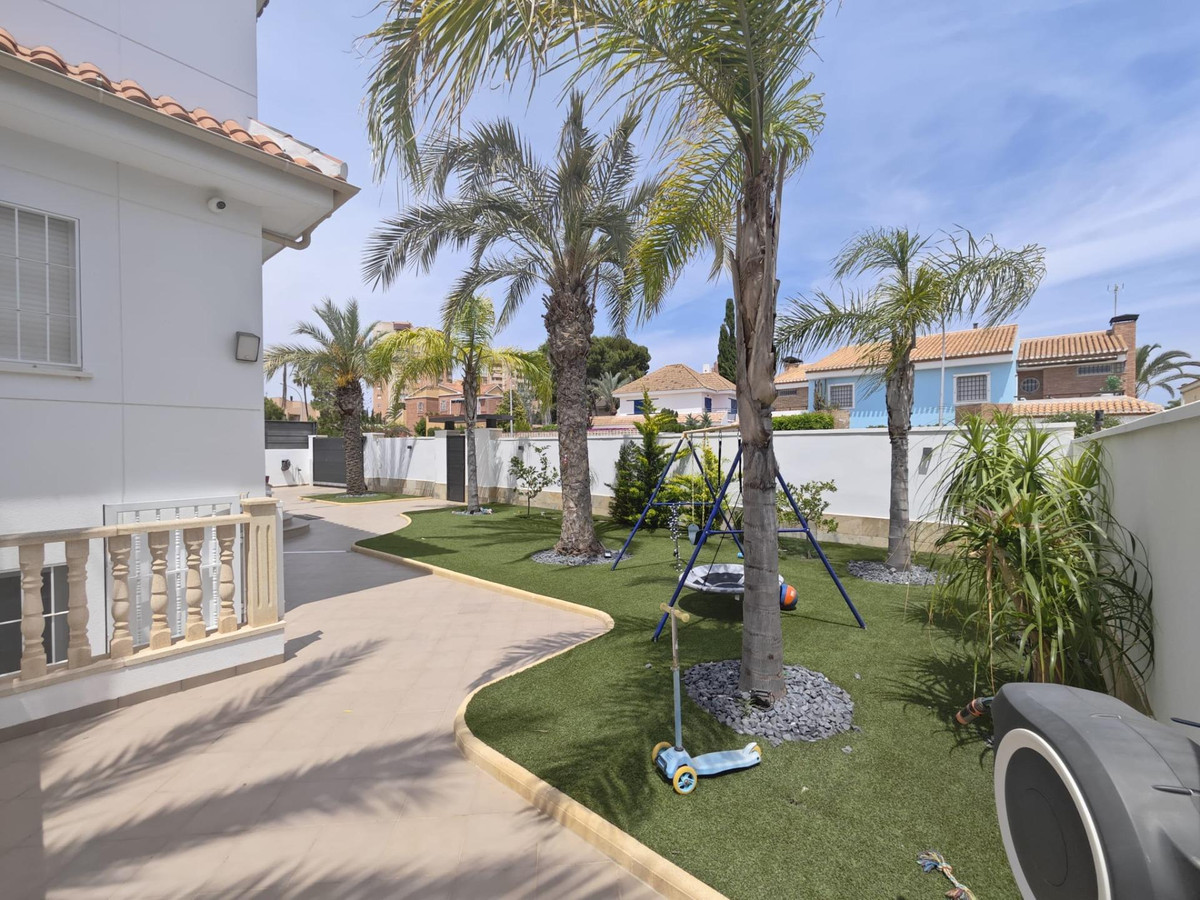 Se vende Villa - Chalet de 4 dormitorios en Costa Blanca, Alicante, España
