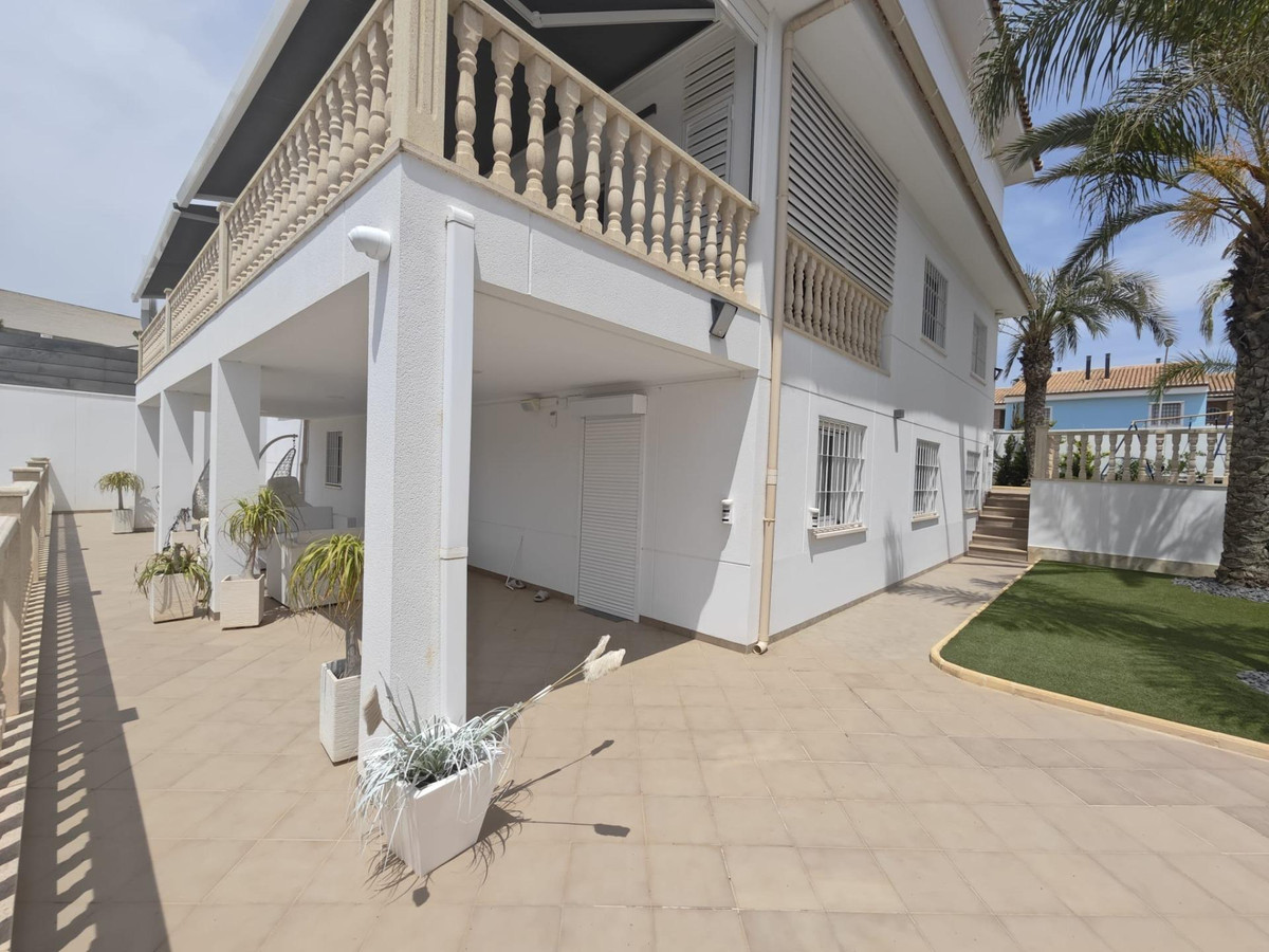 Se vende Villa - Chalet de 4 dormitorios en Costa Blanca, Alicante, España