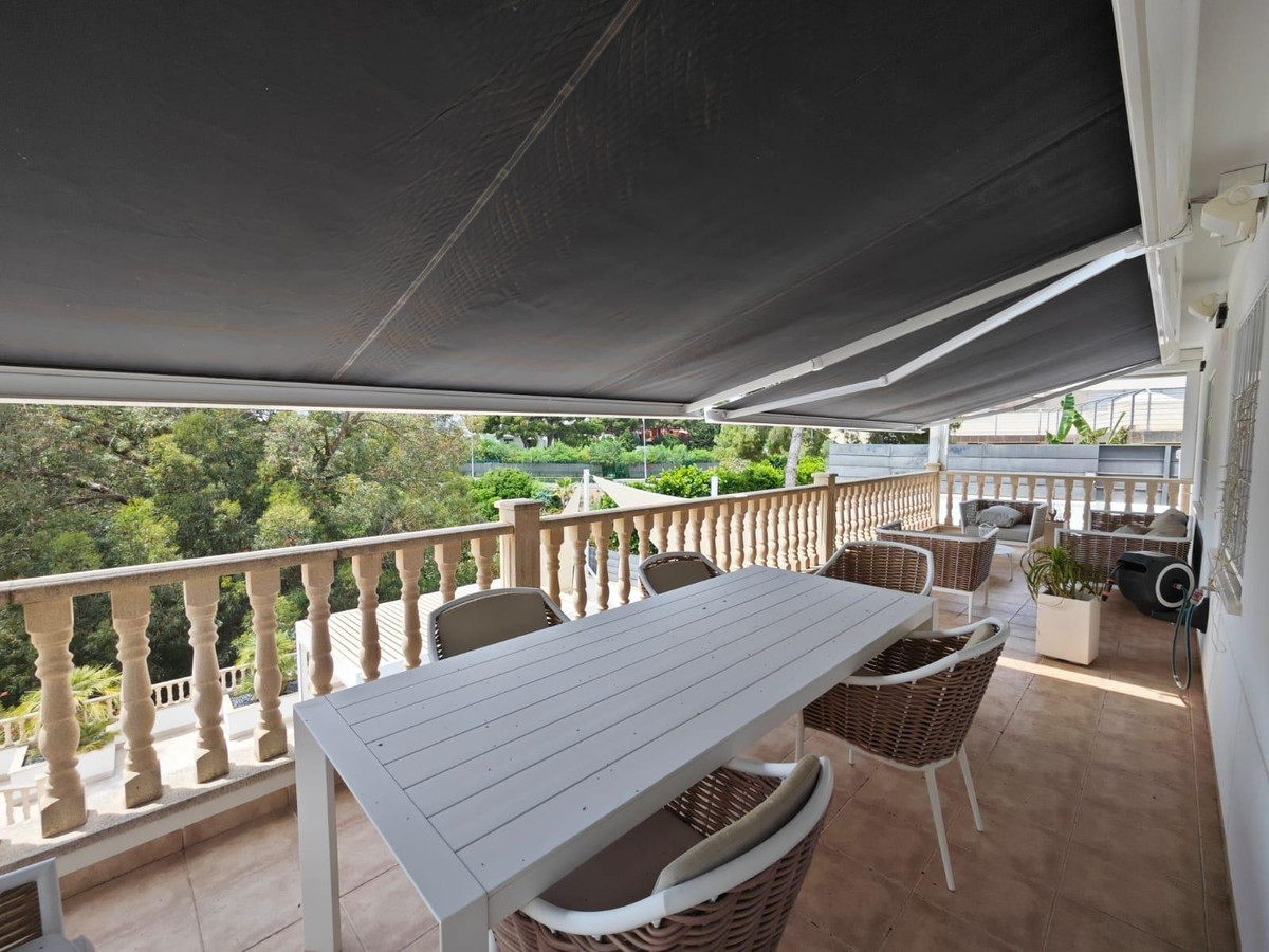 Se vende Villa - Chalet de 4 dormitorios en Costa Blanca, Alicante, España