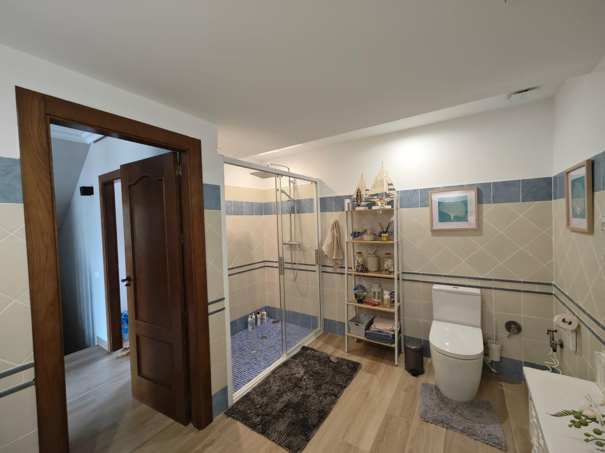 Se vende Villa - Chalet de 4 dormitorios en Costa Blanca, Alicante, España