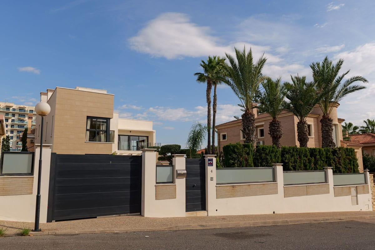 3 Bed Townhouse for sale in La Veleta Costa Blanca, Alicante, Spain