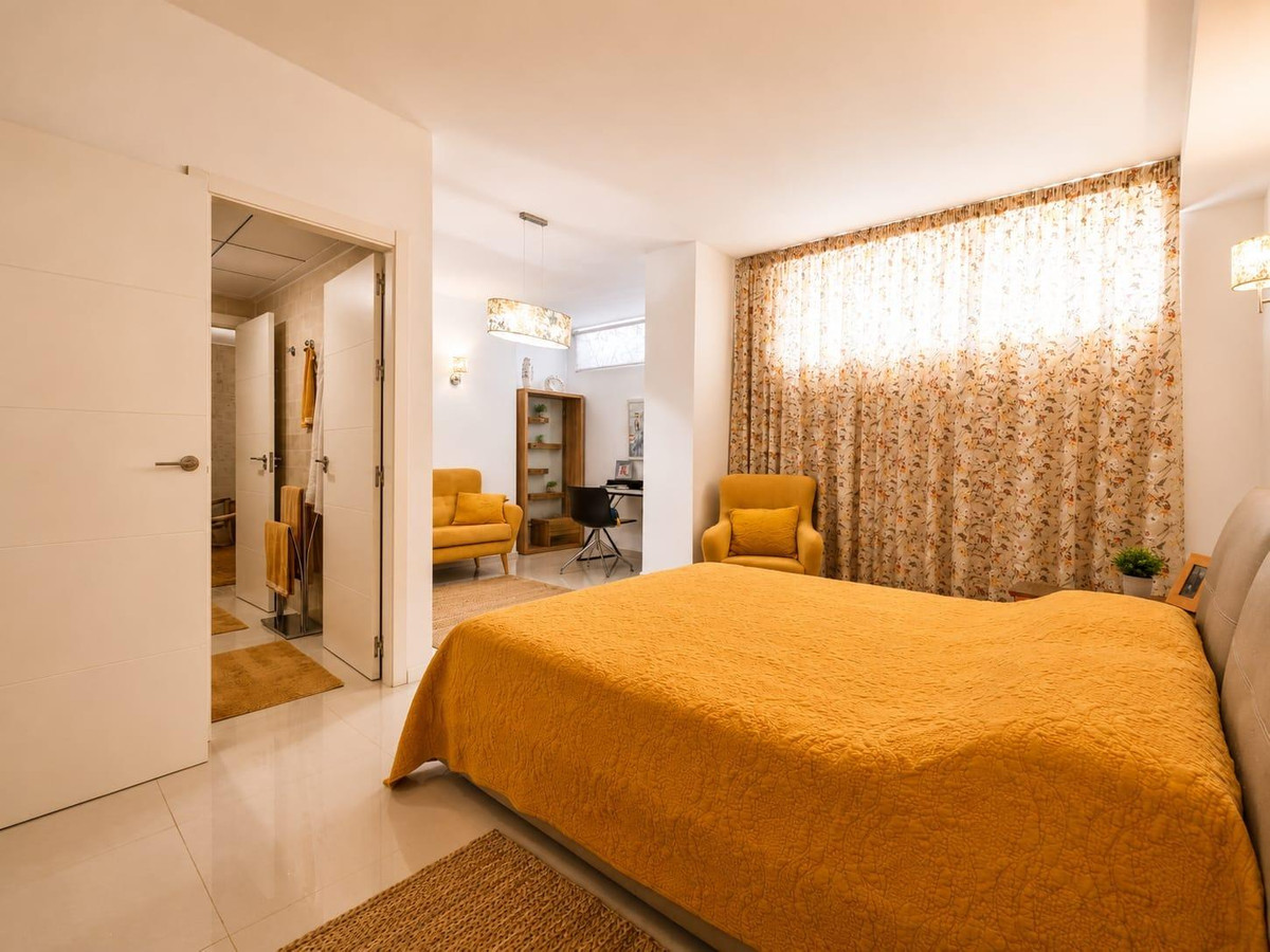 5 Bed Townhouse for sale in La Zenia Costa Blanca, Alicante, Spain