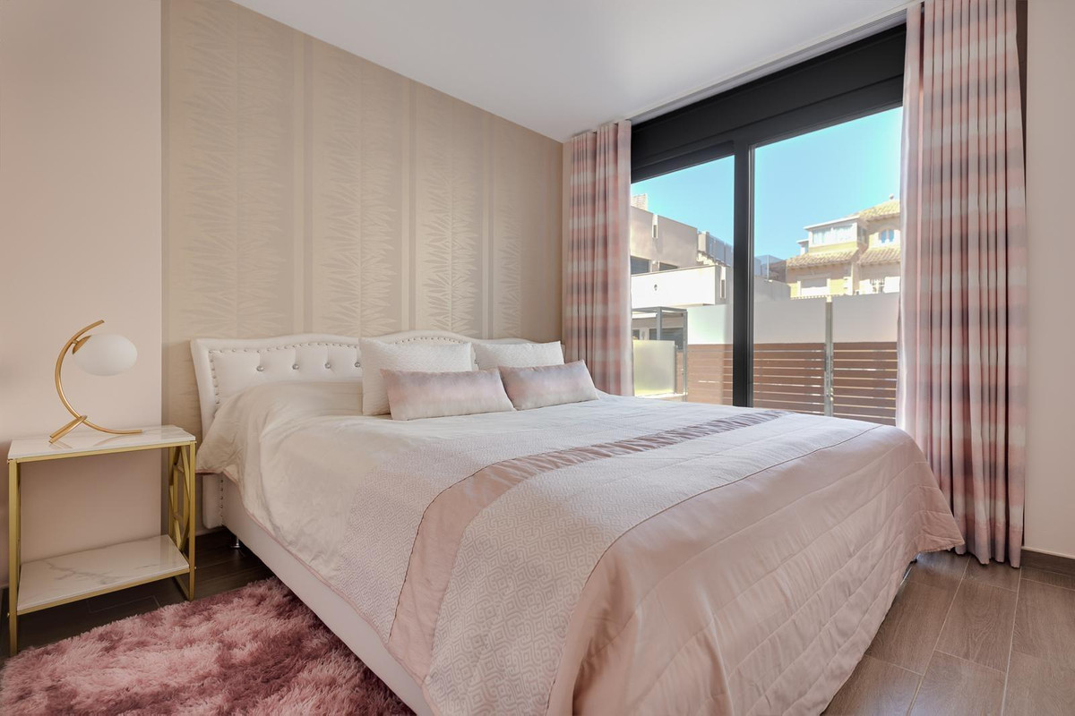 Se vende Villa - Chalet de 5 dormitorios en Costa Blanca, Alicante, España