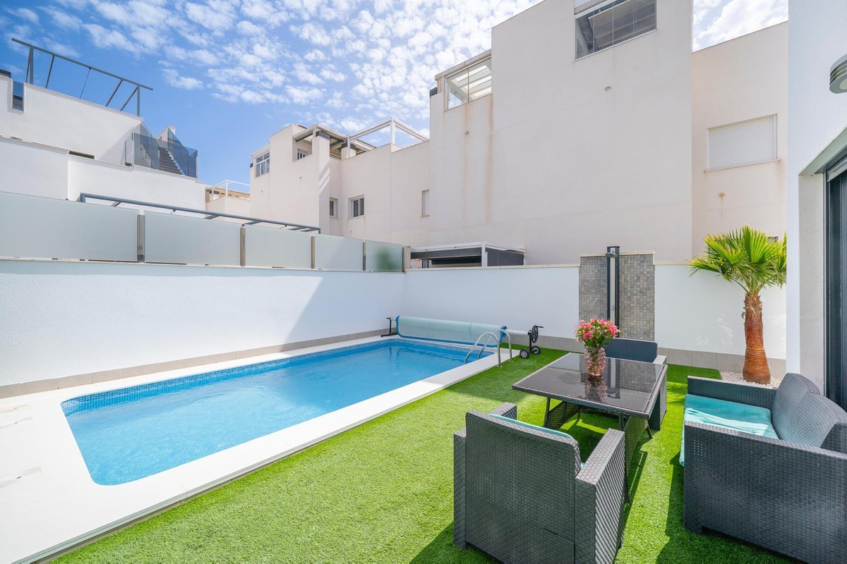 Se vende Villa - Chalet de 5 dormitorios en Costa Blanca, Alicante, España