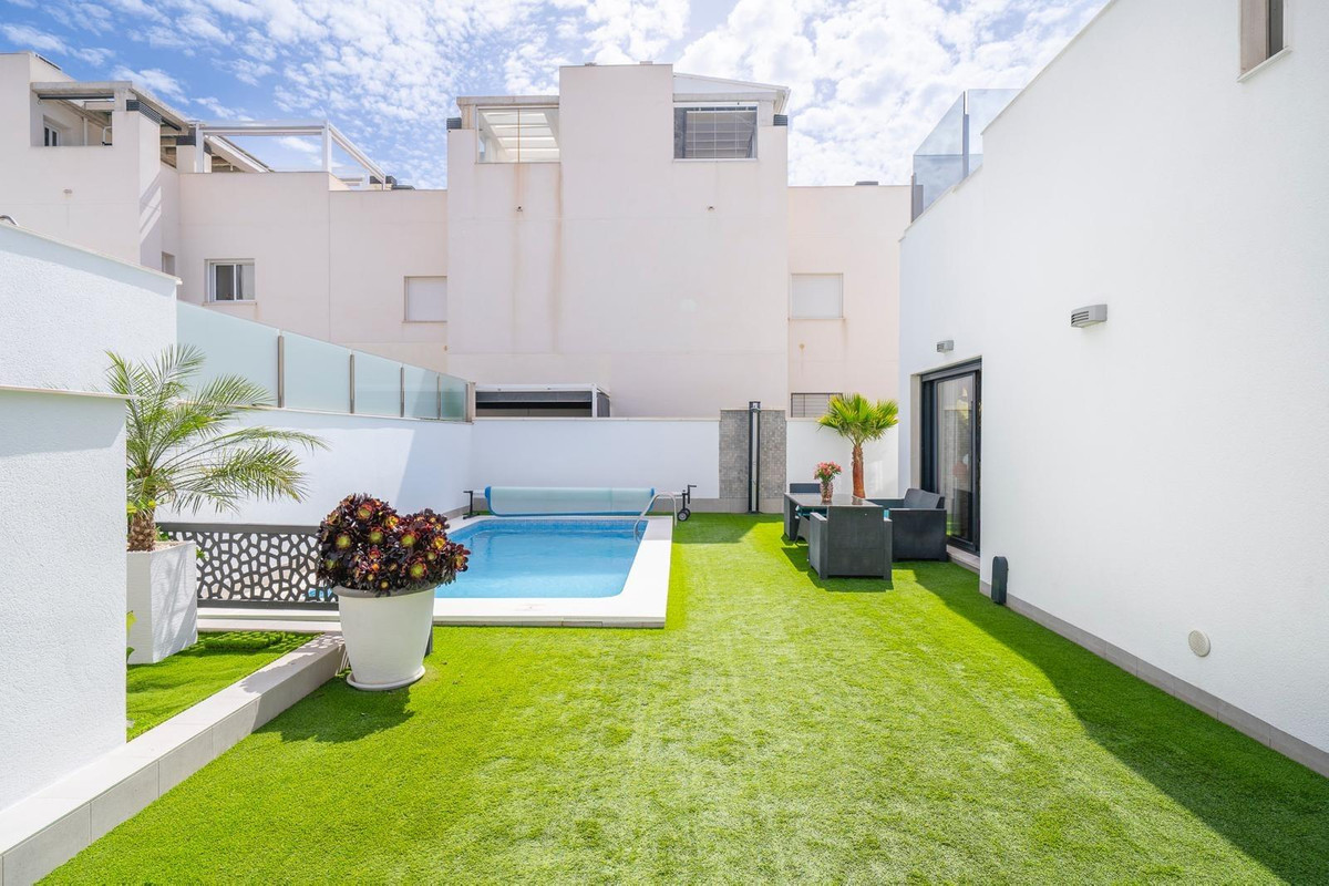 Se vende Villa - Chalet de 5 dormitorios en Costa Blanca, Alicante, España