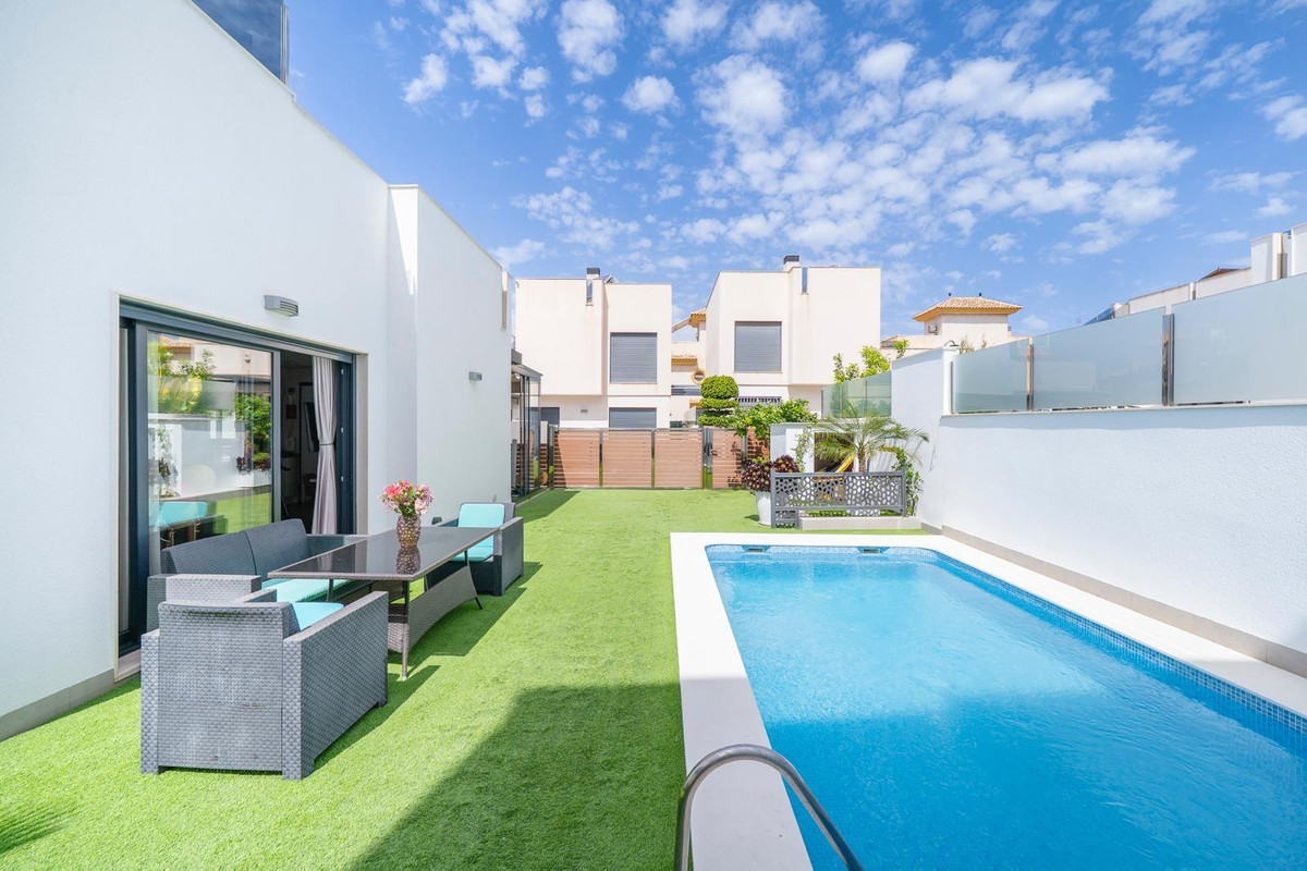 Se vende Villa - Chalet de 5 dormitorios en Costa Blanca, Alicante, España