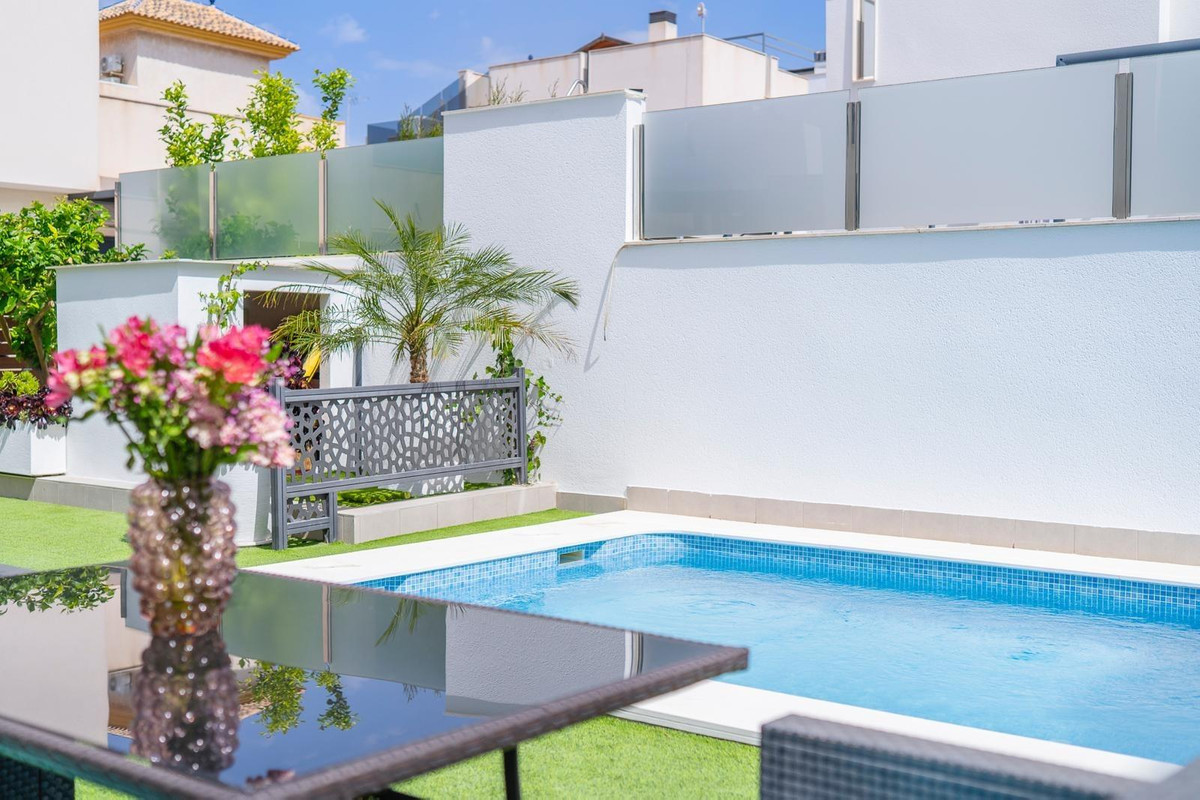 Se vende Villa - Chalet de 5 dormitorios en Costa Blanca, Alicante, España