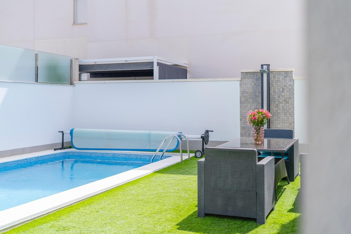 Se vende Villa - Chalet de 5 dormitorios en Costa Blanca, Alicante, España