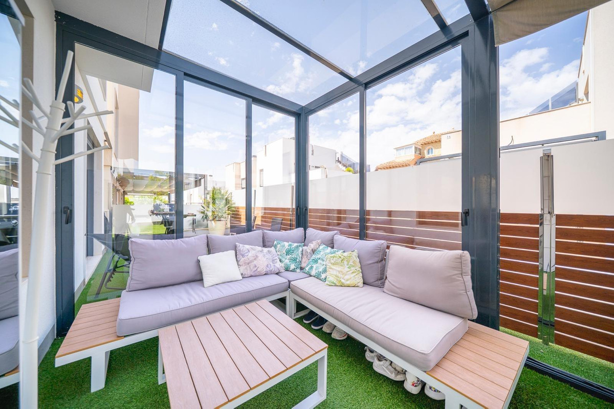 Se vende Villa - Chalet de 5 dormitorios en Costa Blanca, Alicante, España
