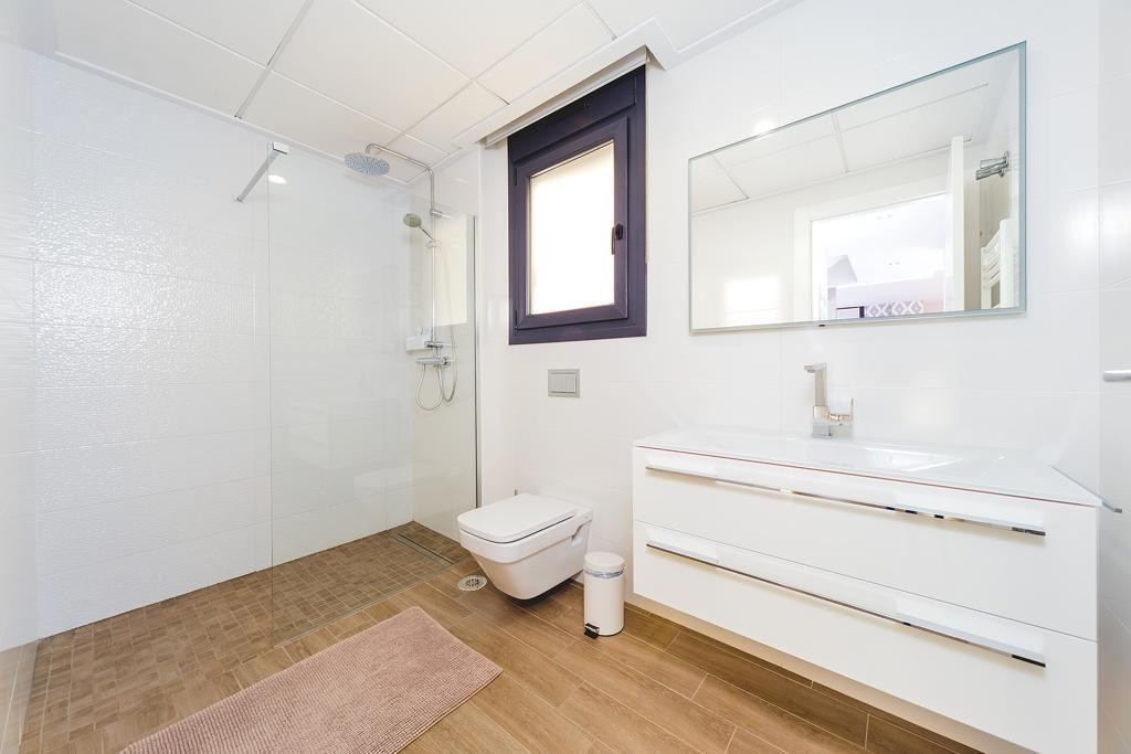 Se vende Villa - Chalet de 5 dormitorios en Costa Blanca, Alicante, España