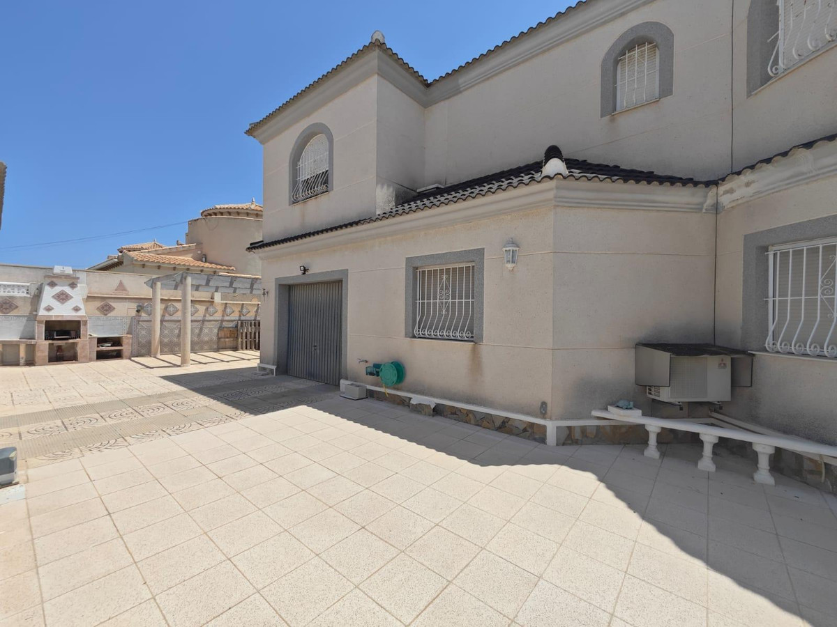 Se vende Villa - Chalet de 3 dormitorios en Costa Blanca, Alicante, España