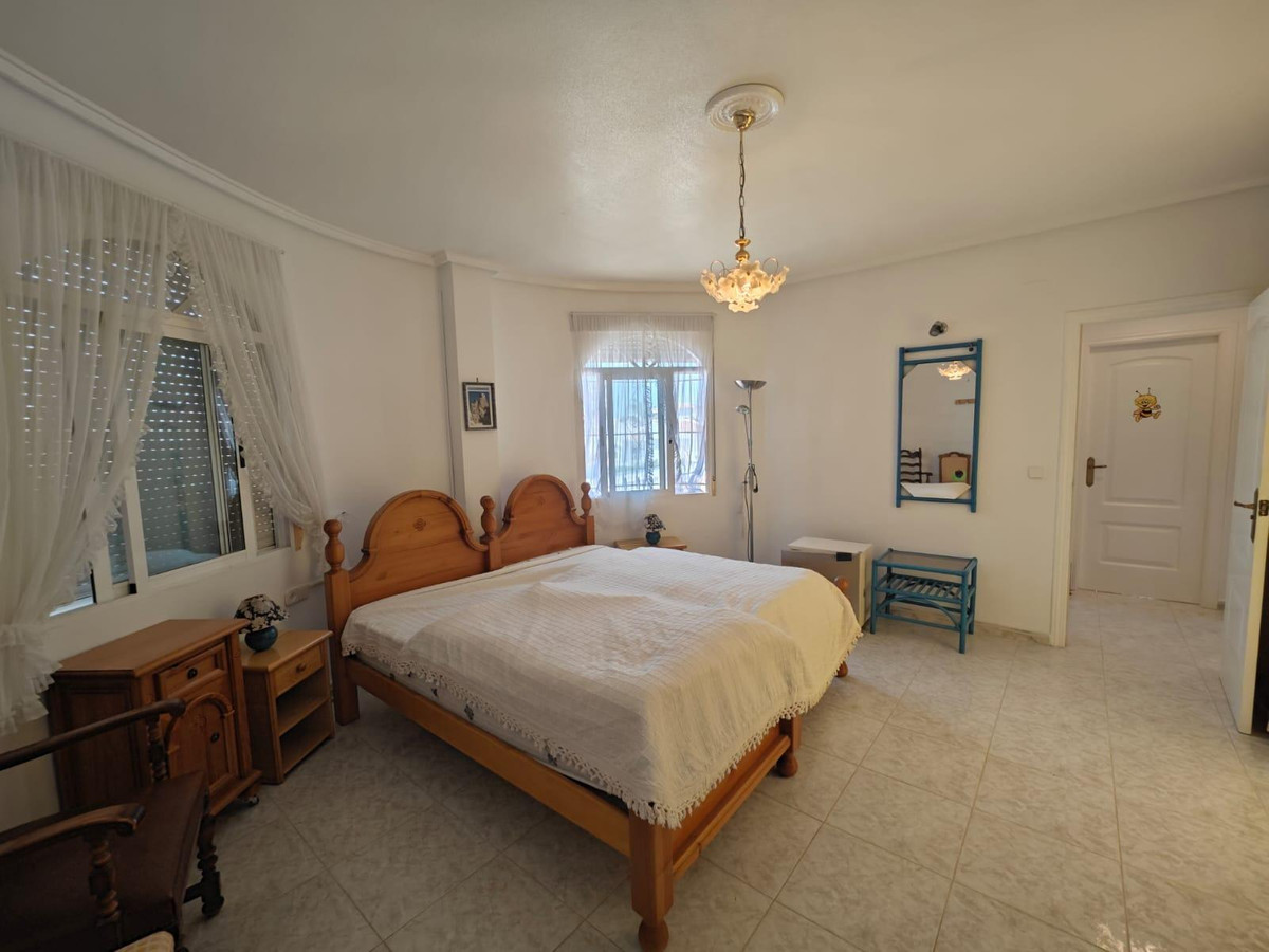Se vende Villa - Chalet de 3 dormitorios en Costa Blanca, Alicante, España