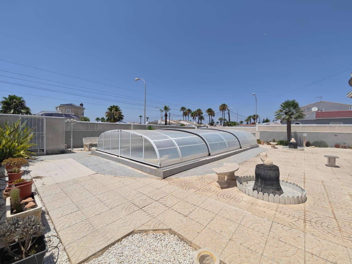 Se vende Villa - Chalet de 3 dormitorios en Costa Blanca, Alicante, España