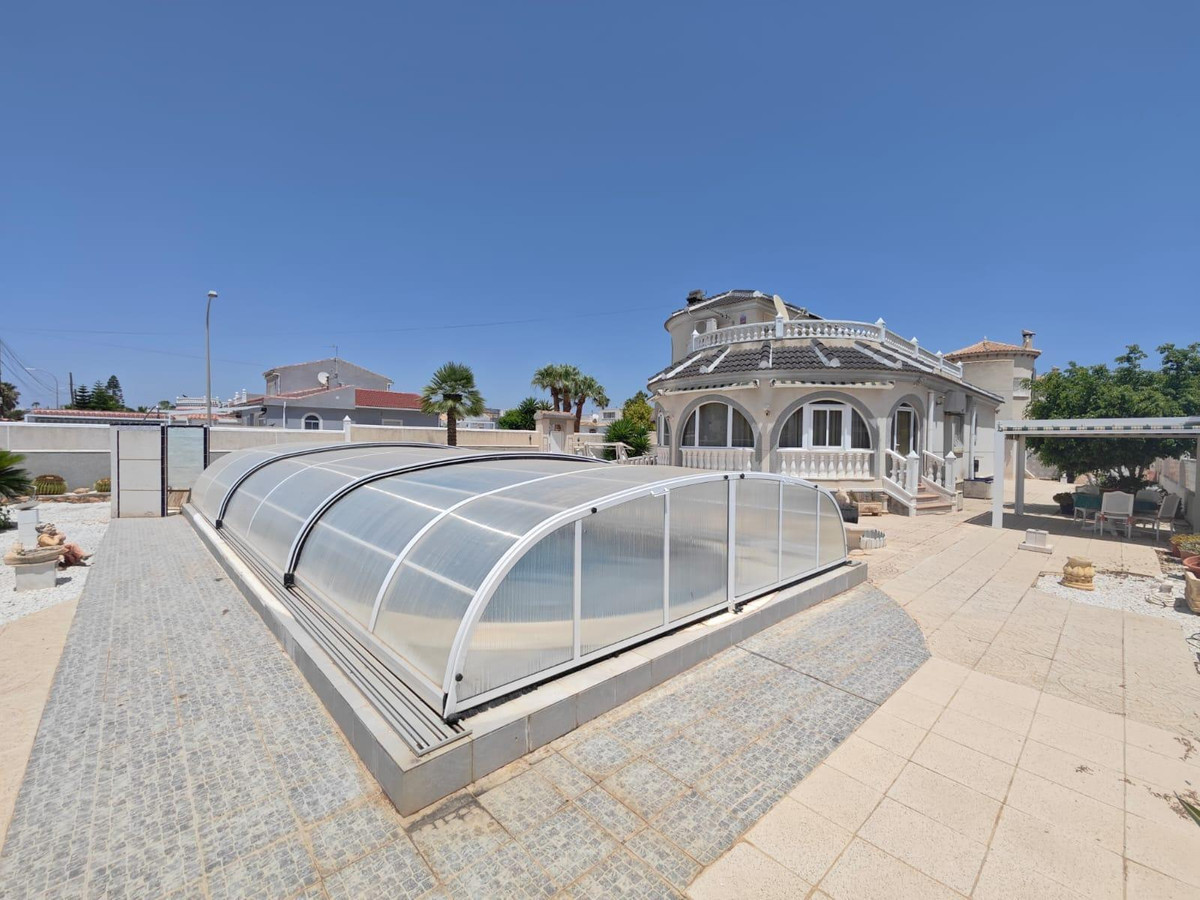 Se vende Villa - Chalet de 3 dormitorios en Costa Blanca, Alicante, España