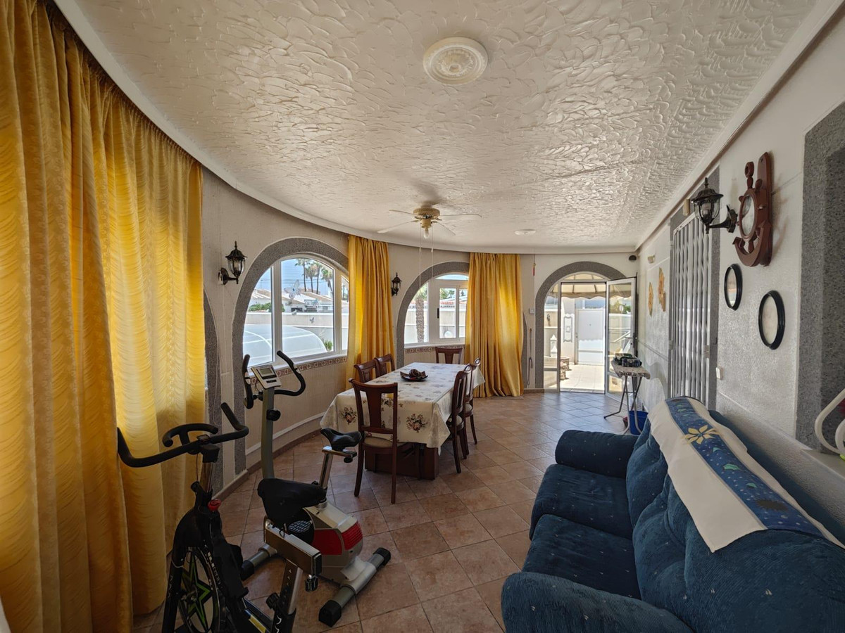 Se vende Villa - Chalet de 3 dormitorios en Costa Blanca, Alicante, España