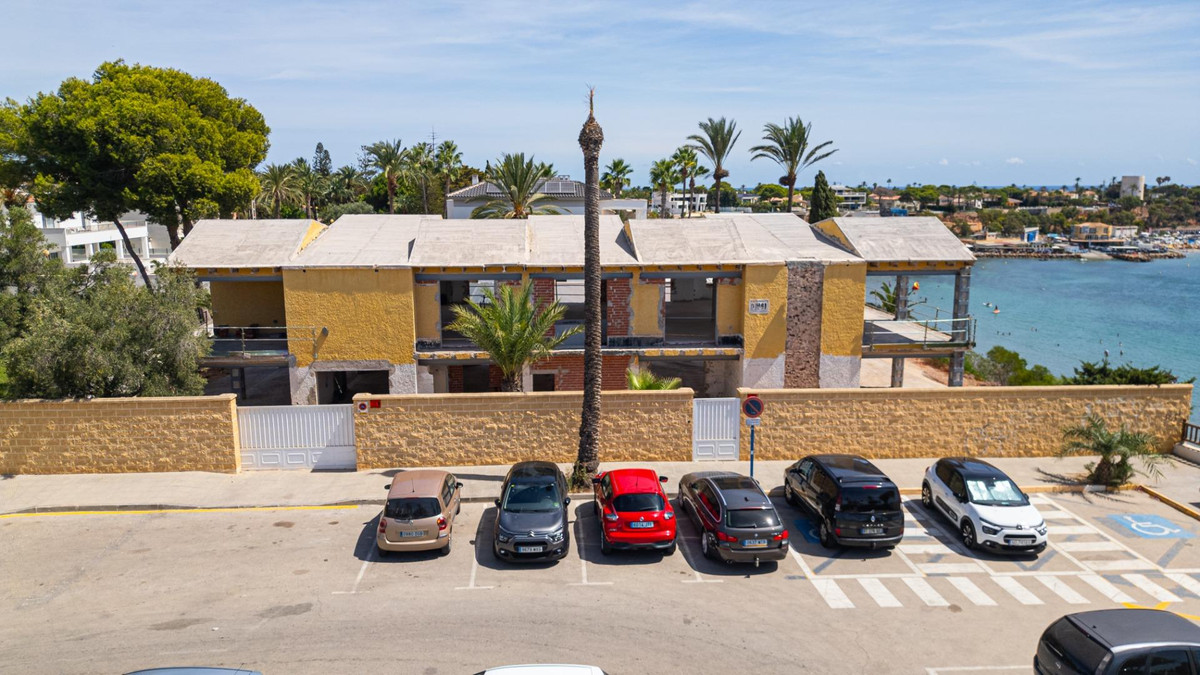 1 Bed Townhouse for sale in Cabo Roig Costa Blanca, Alicante, Spain