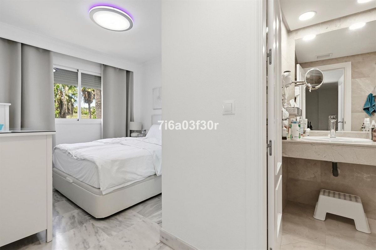 Se vende Apartamento Planta Media de 2 dormitorios en Costa Del Sol, Málaga, España