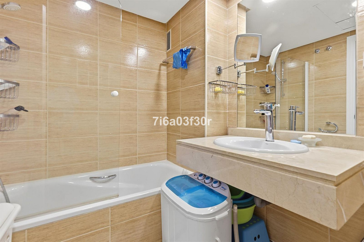 Se vende Apartamento Planta Media de 2 dormitorios en Costa Del Sol, Málaga, España