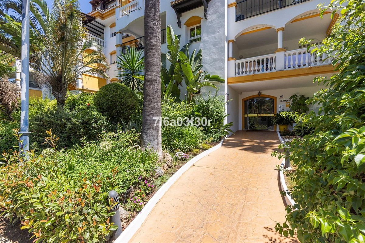 Se vende Apartamento Planta Media de 2 dormitorios en Costa Del Sol, Málaga, España