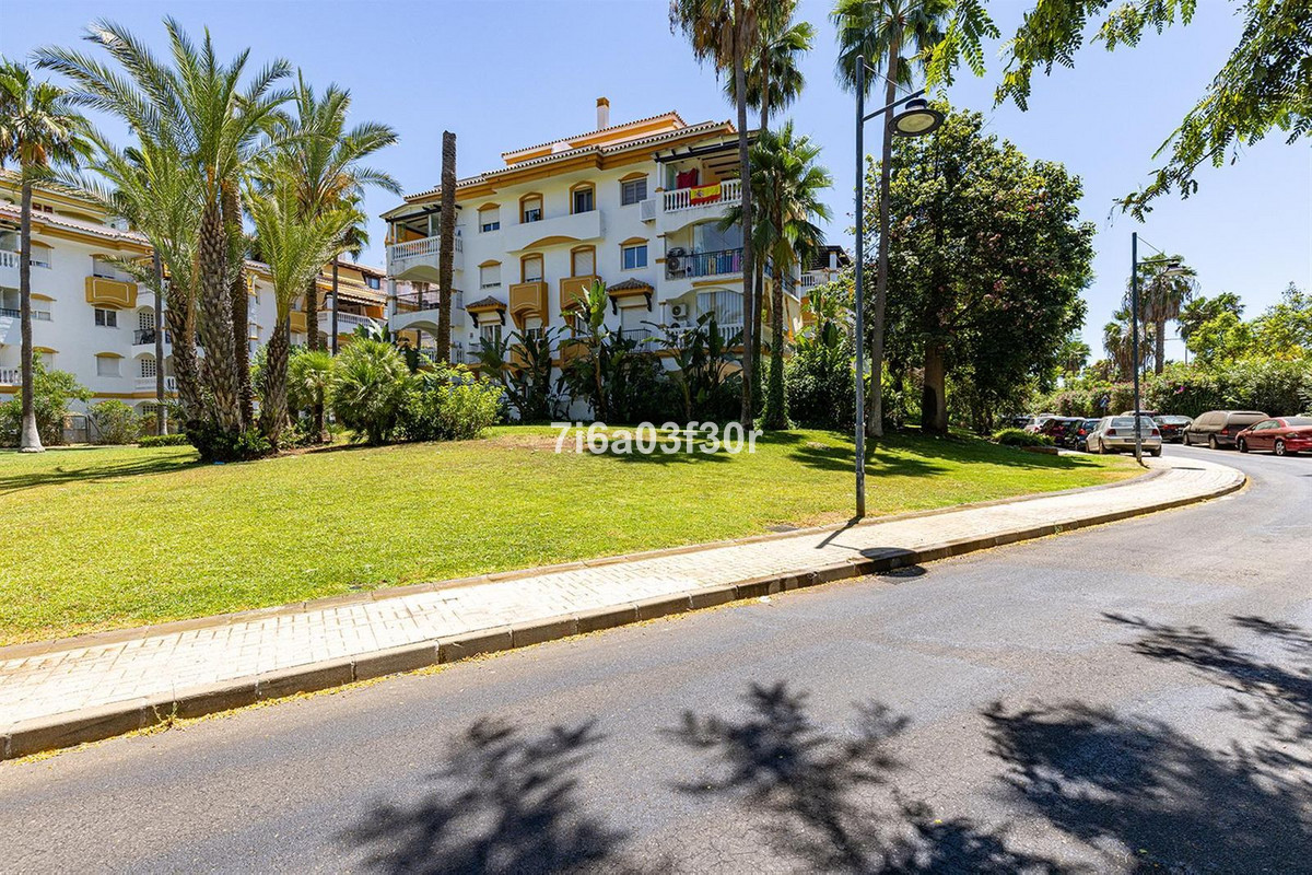 Se vende Apartamento Planta Media de 2 dormitorios en Costa Del Sol, Málaga, España