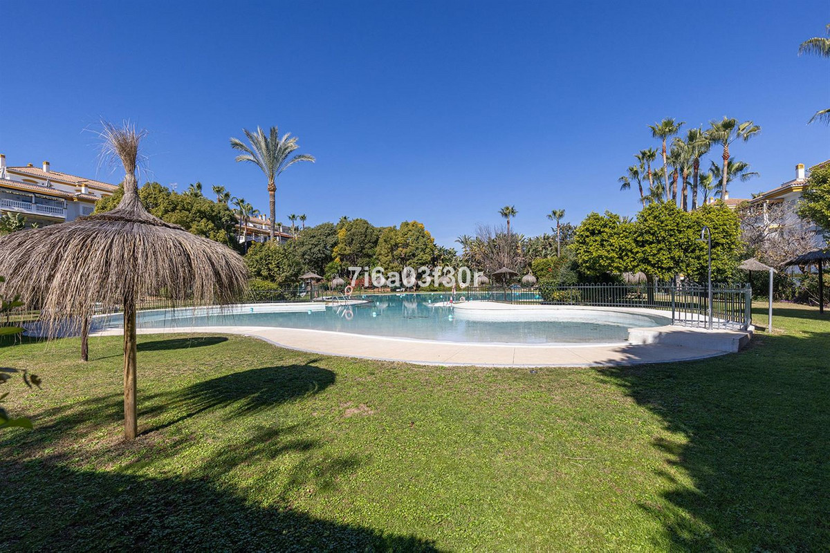 Se vende Apartamento Planta Media de 2 dormitorios en Costa Del Sol, Málaga, España