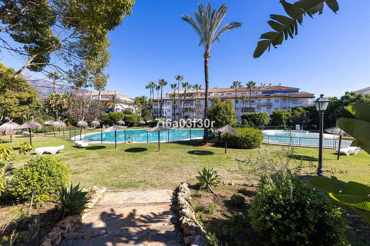 Se vende Apartamento Planta Media de 2 dormitorios en Costa Del Sol, Málaga, España
