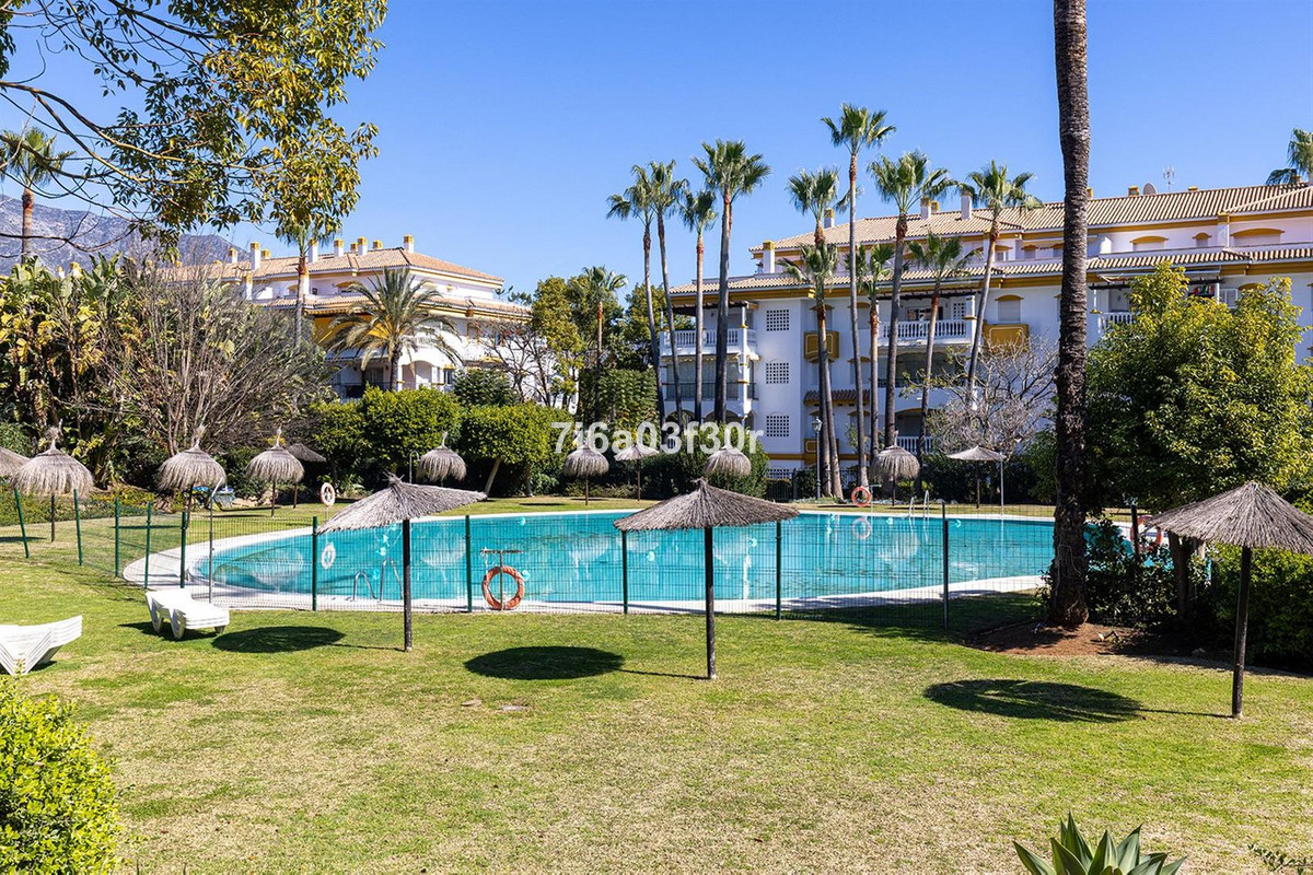 Se vende Apartamento Planta Media de 2 dormitorios en Costa Del Sol, Málaga, España
