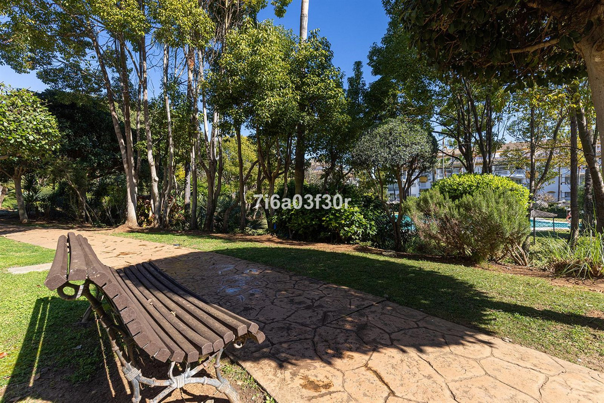 Se vende Apartamento Planta Media de 2 dormitorios en Costa Del Sol, Málaga, España