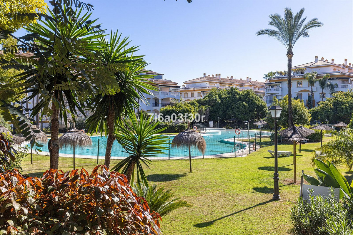 Se vende Apartamento Planta Media de 2 dormitorios en Costa Del Sol, Málaga, España