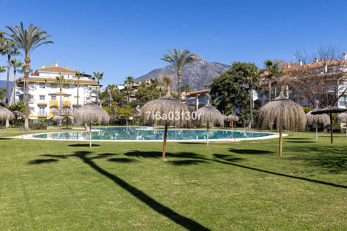 Se vende Apartamento Planta Media de 2 dormitorios en Costa Del Sol, Málaga, España