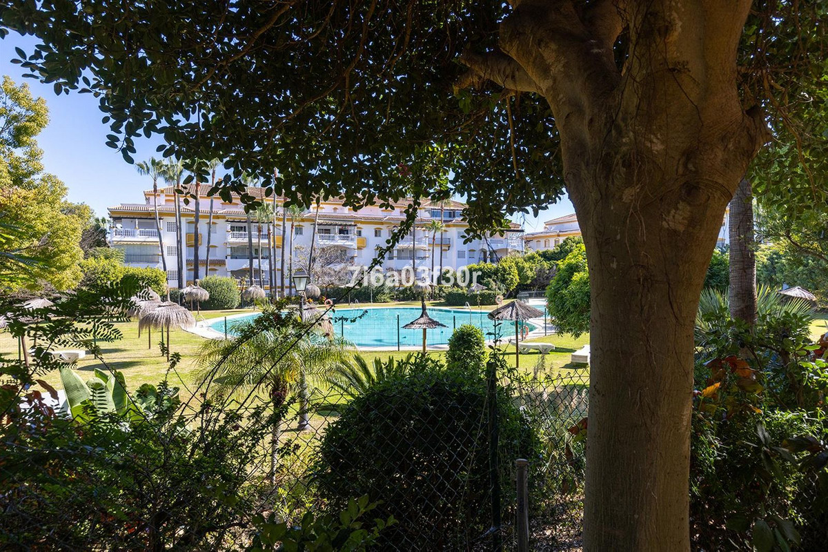 Se vende Apartamento Planta Media de 2 dormitorios en Costa Del Sol, Málaga, España