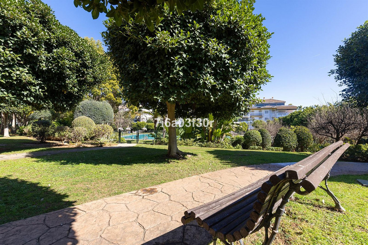 Se vende Apartamento Planta Media de 2 dormitorios en Costa Del Sol, Málaga, España