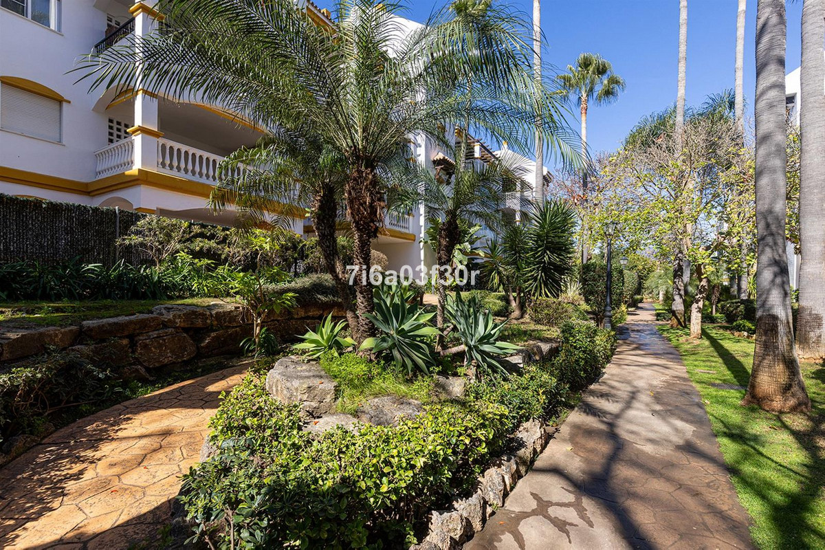Se vende Apartamento Planta Media de 2 dormitorios en Costa Del Sol, Málaga, España