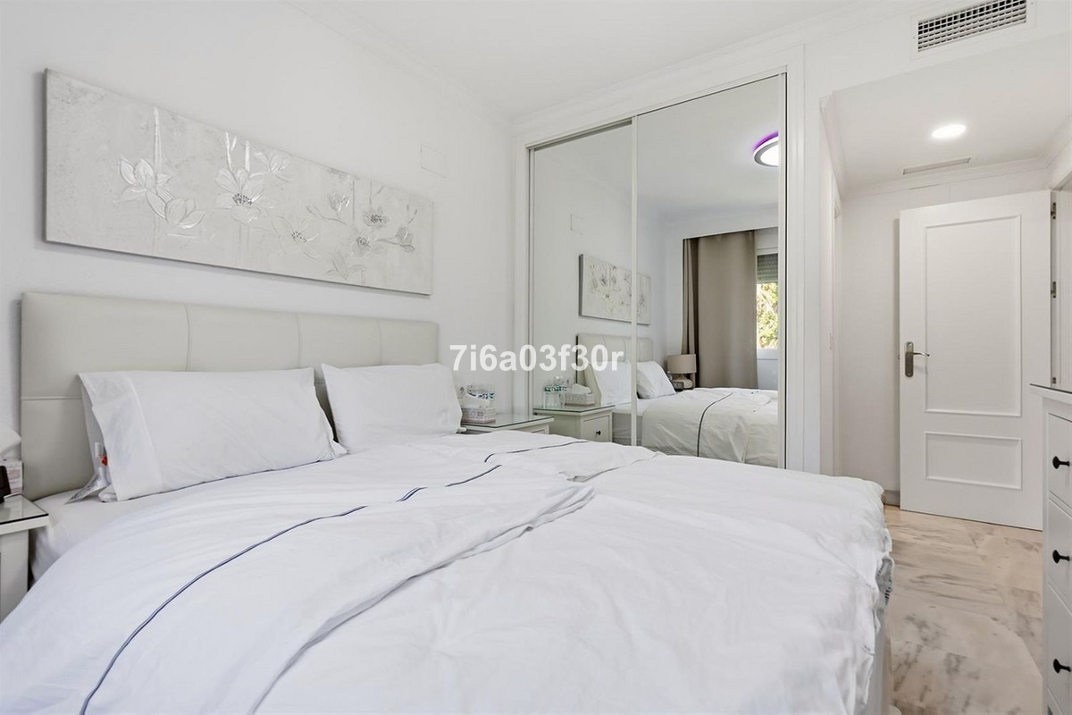 Se vende Apartamento Planta Media de 2 dormitorios en Costa Del Sol, Málaga, España