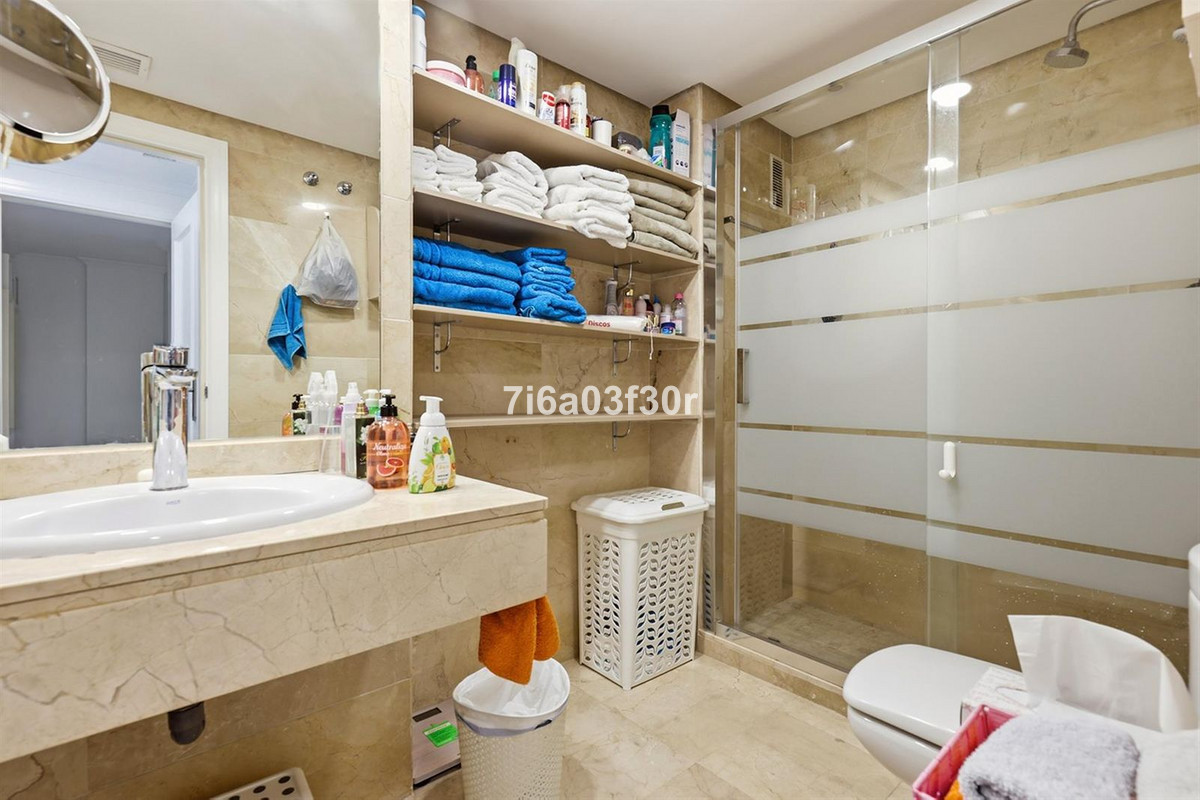 Se vende Apartamento Planta Media de 2 dormitorios en Costa Del Sol, Málaga, España