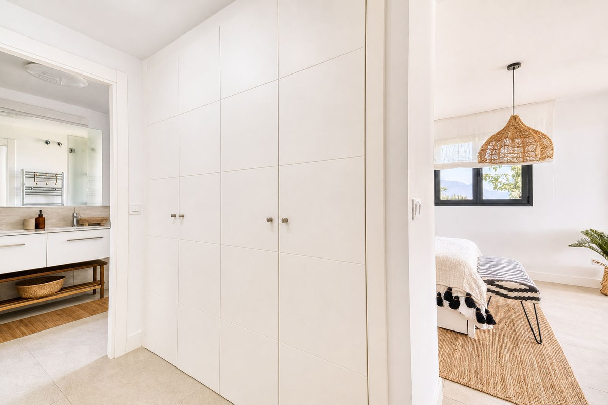 3 Bed Apartment for sale in La Duquesa Costa Del Sol, Málaga, Spain