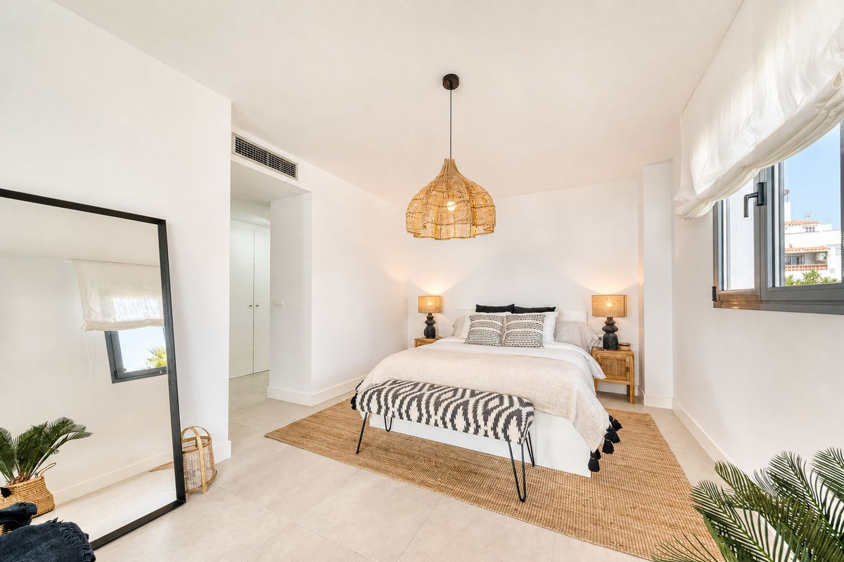 3 Bed Apartment for sale in La Duquesa Costa Del Sol, Málaga, Spain