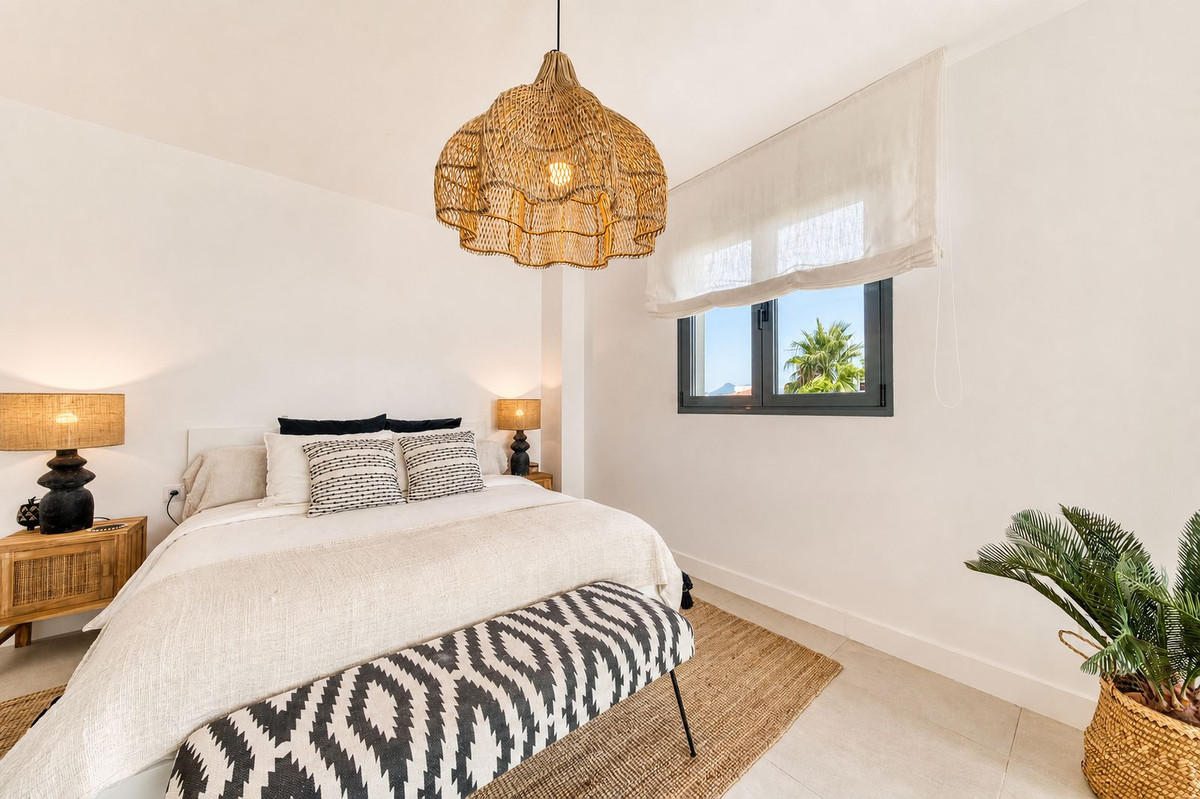 3 Bed Apartment for sale in La Duquesa Costa Del Sol, Málaga, Spain