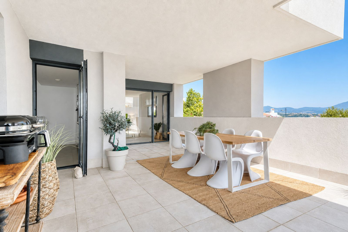 3 Bed Apartment for sale in La Duquesa Costa Del Sol, Málaga, Spain